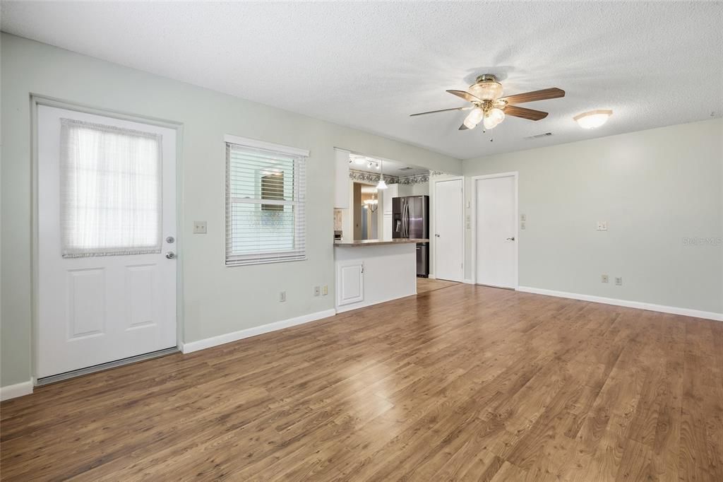 For Sale: $195,000 (2 beds, 2 baths, 1571 Square Feet)