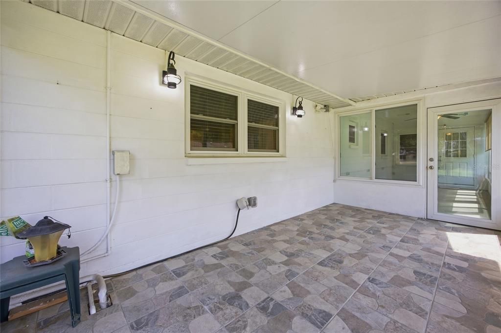 For Sale: $195,000 (2 beds, 2 baths, 1571 Square Feet)