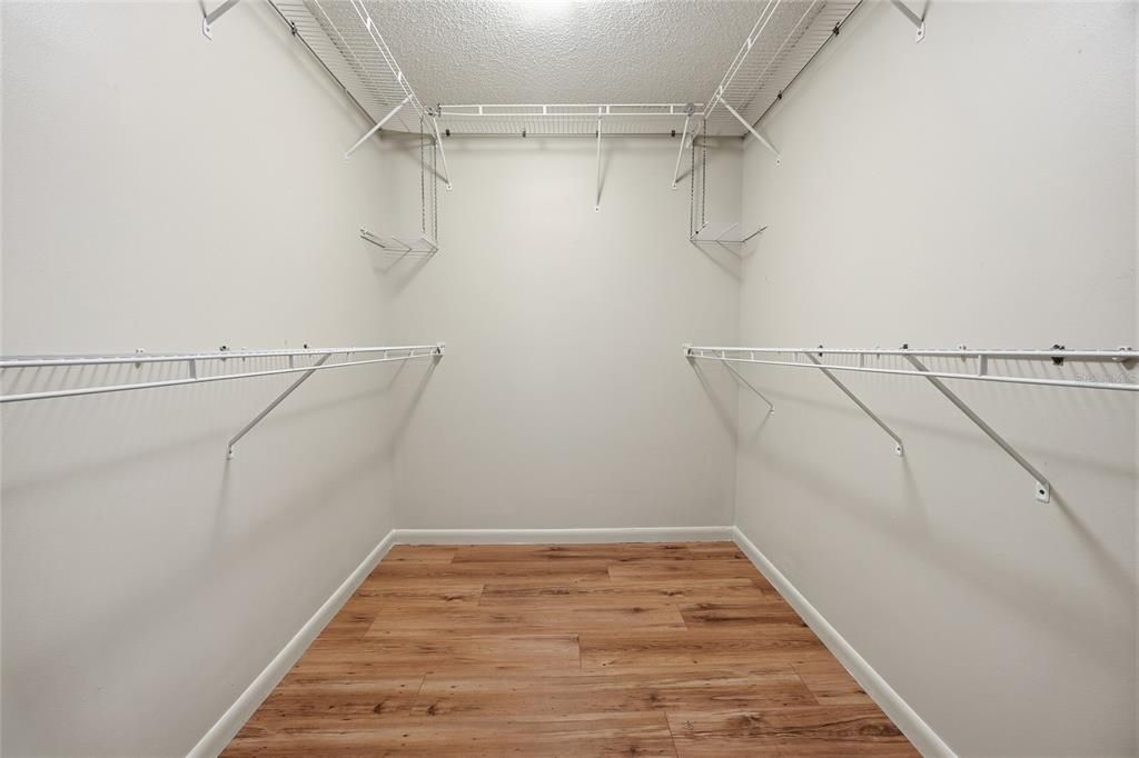 For Sale: $195,000 (2 beds, 2 baths, 1571 Square Feet)