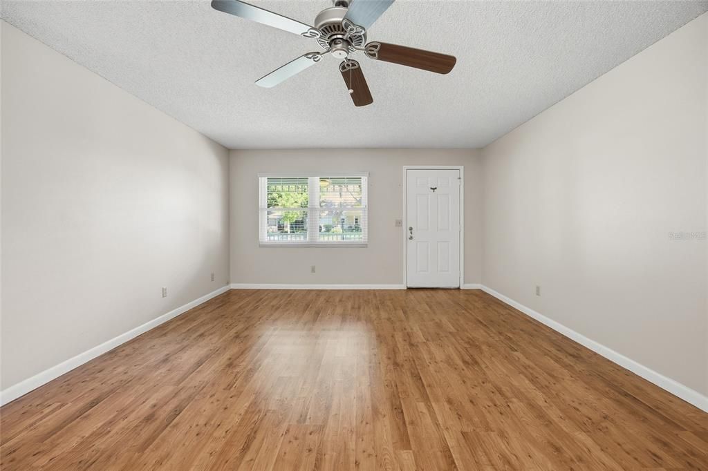 For Sale: $195,000 (2 beds, 2 baths, 1571 Square Feet)
