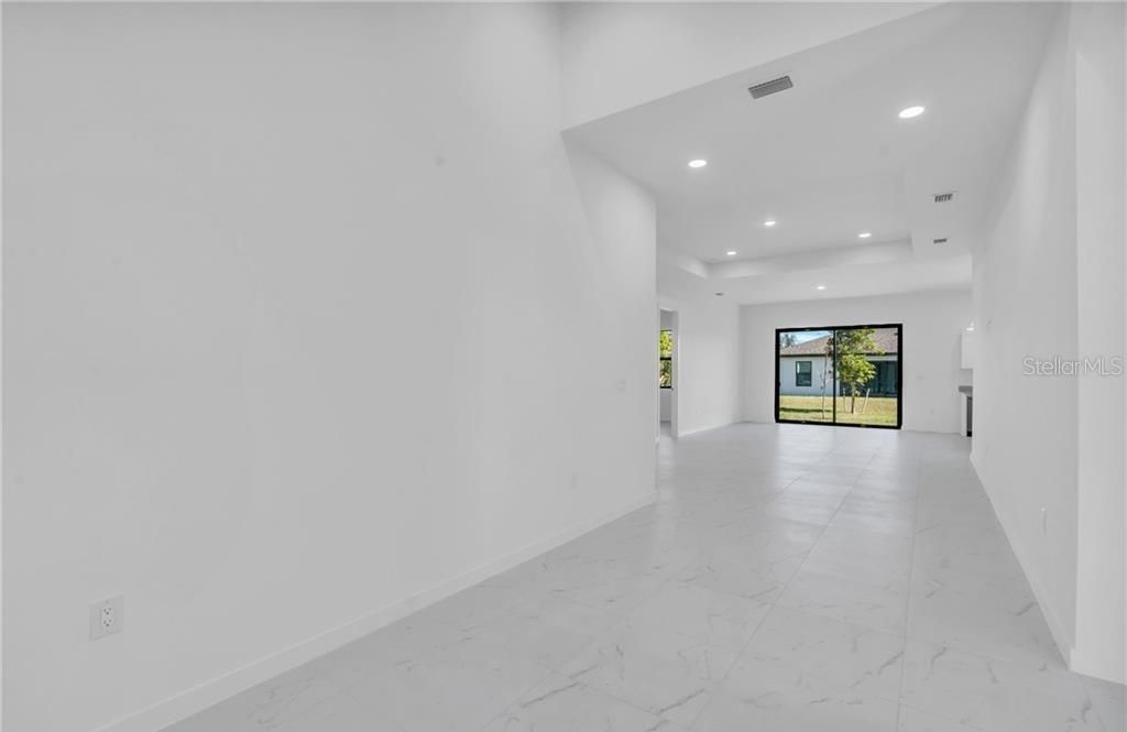 На продажу: $420,000 (4 спален, 3 ванн, 1904 Квадратных фут)