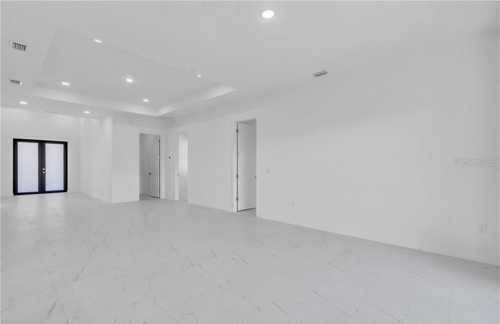 На продажу: $420,000 (4 спален, 3 ванн, 1904 Квадратных фут)