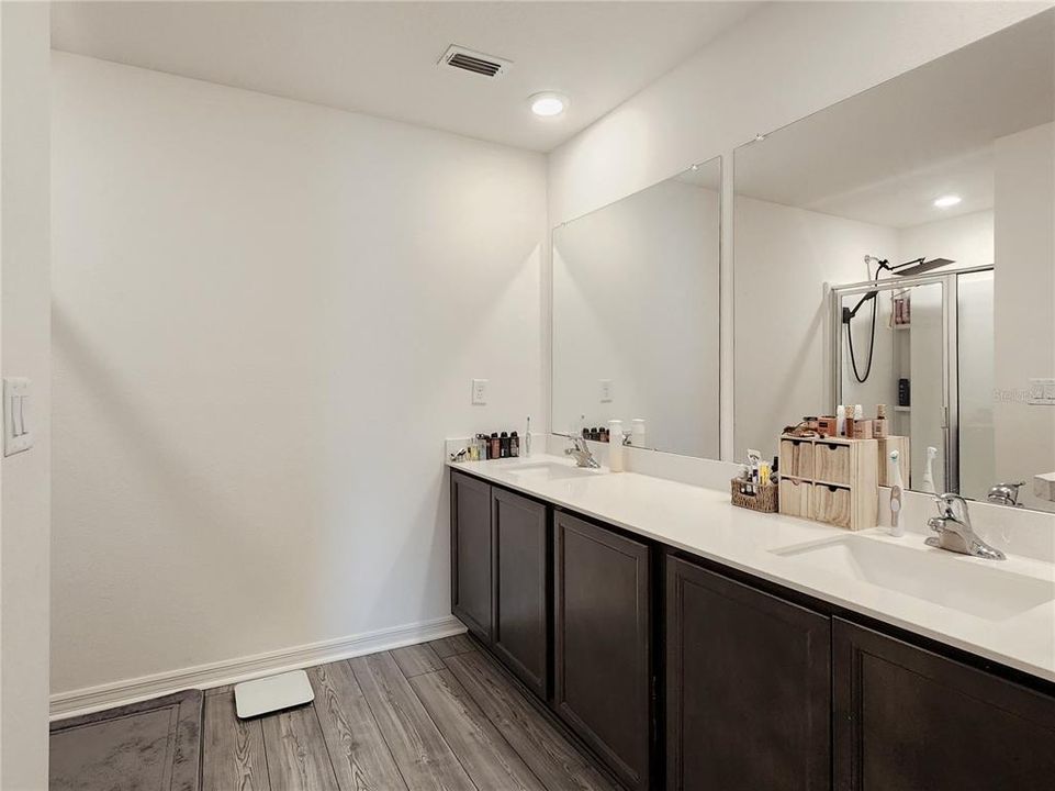 For Rent: $2,150 (3 beds, 2 baths, 1731 Square Feet)