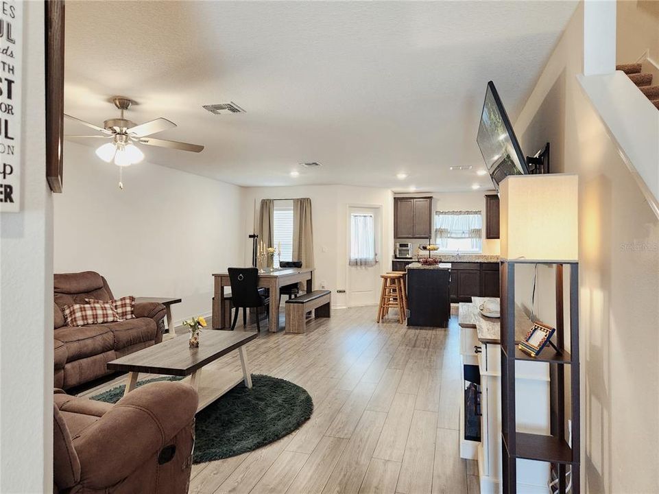 For Rent: $2,150 (3 beds, 2 baths, 1731 Square Feet)