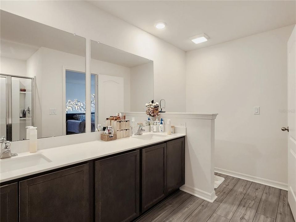 For Rent: $2,150 (3 beds, 2 baths, 1731 Square Feet)