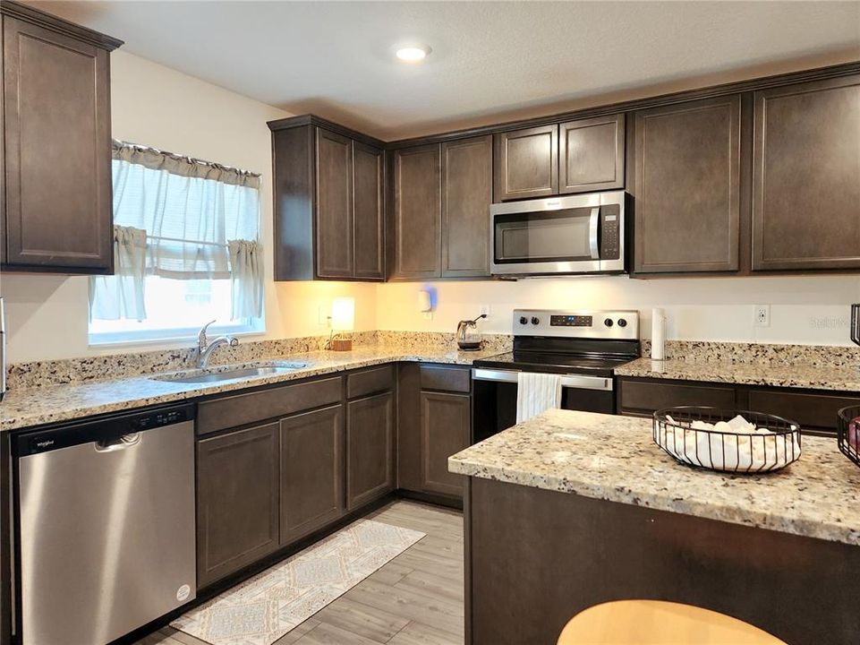For Rent: $2,150 (3 beds, 2 baths, 1731 Square Feet)