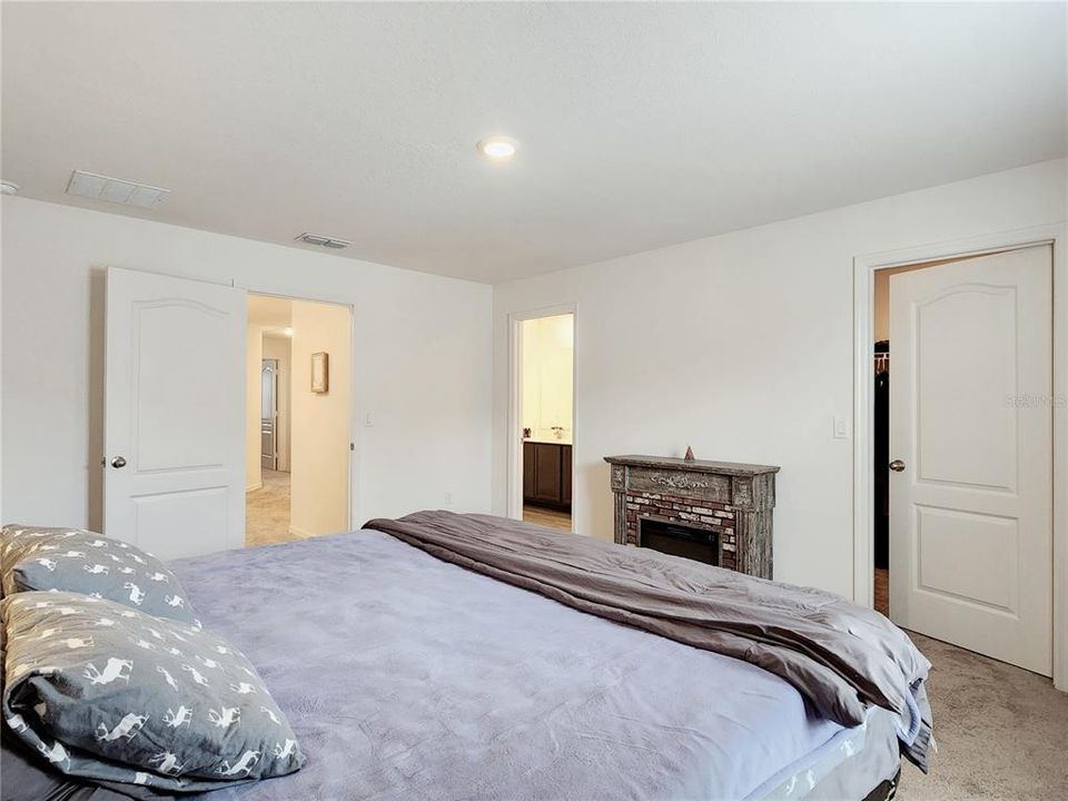 For Rent: $2,150 (3 beds, 2 baths, 1731 Square Feet)