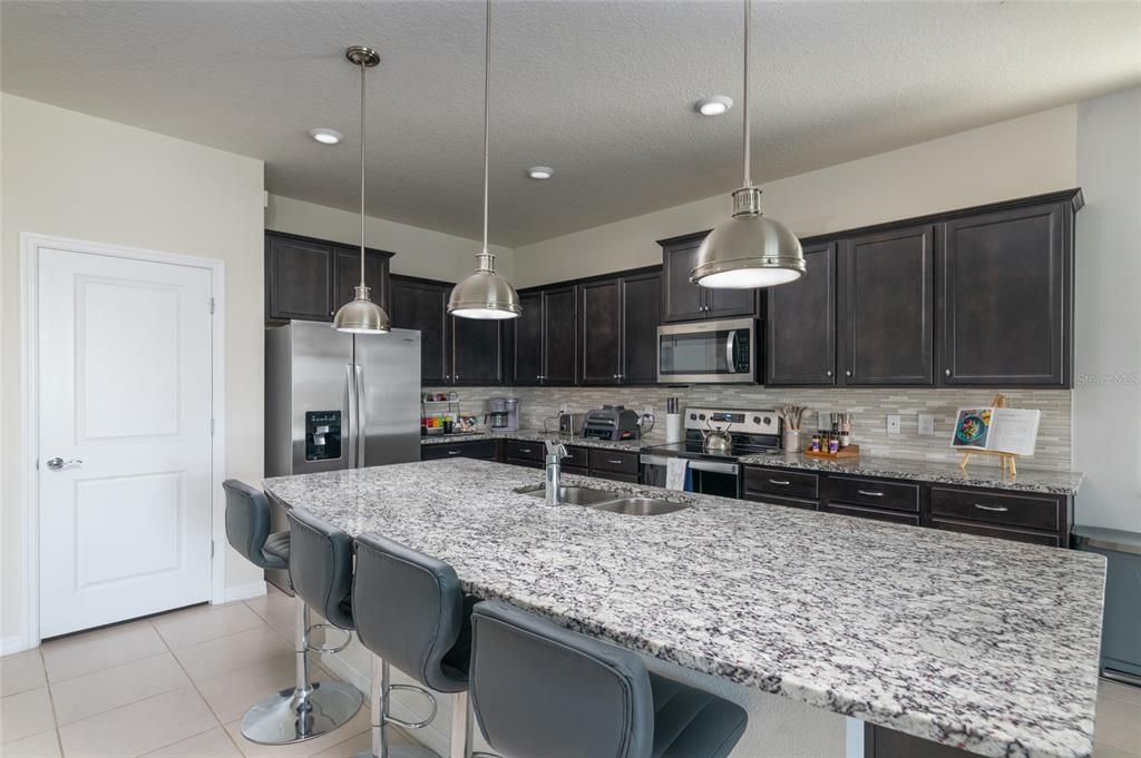For Sale: $899,000 (8 beds, 6 baths, 4034 Square Feet)
