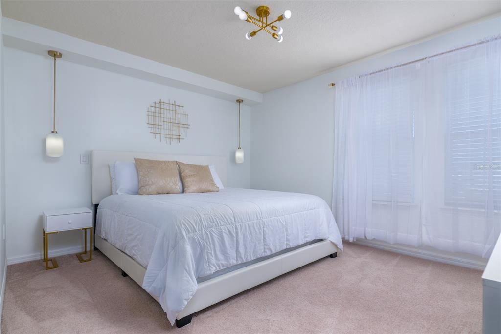For Sale: $899,000 (8 beds, 6 baths, 4034 Square Feet)