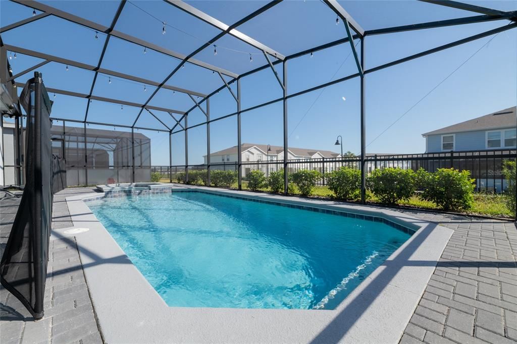 For Sale: $899,000 (8 beds, 6 baths, 4034 Square Feet)