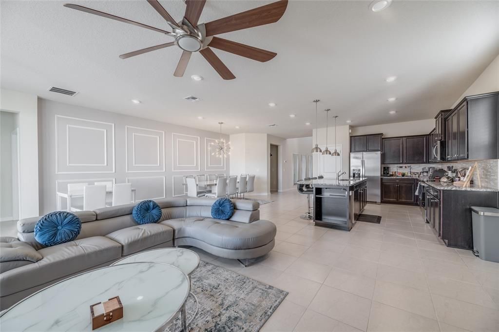 For Sale: $899,000 (8 beds, 6 baths, 4034 Square Feet)
