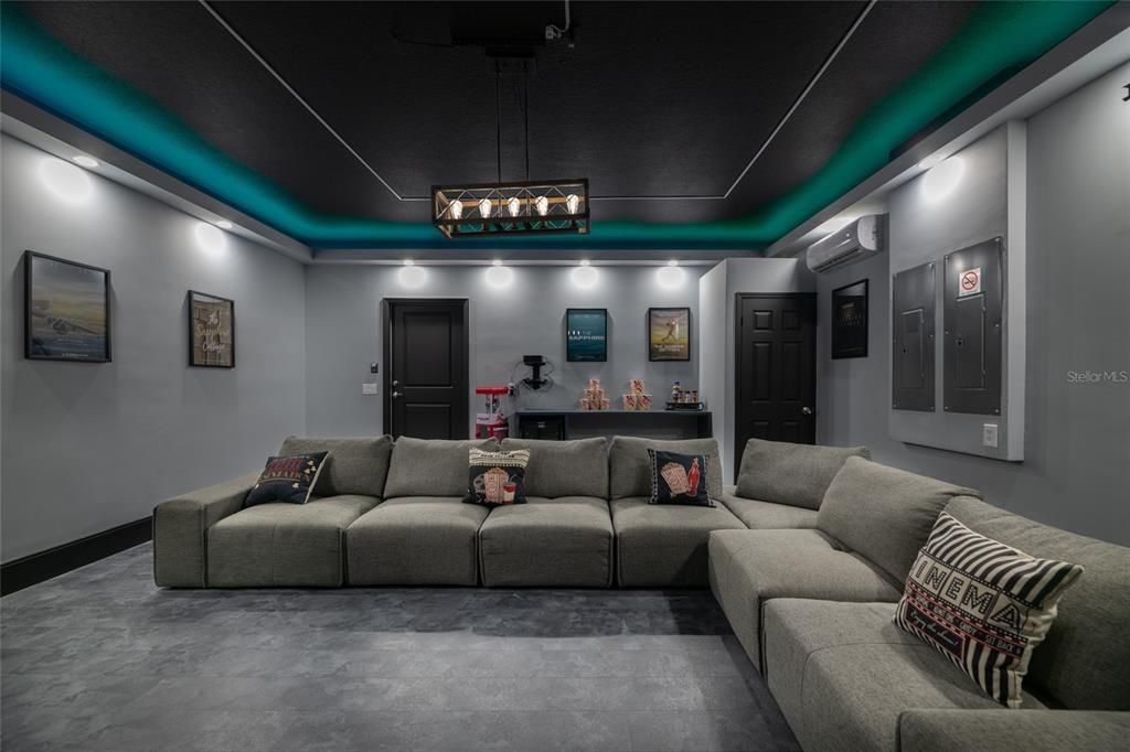 For Sale: $899,000 (8 beds, 6 baths, 4034 Square Feet)