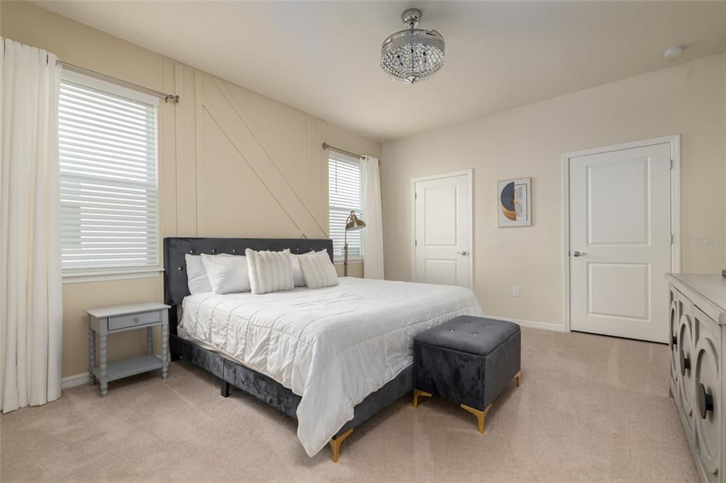 For Sale: $899,000 (8 beds, 6 baths, 4034 Square Feet)