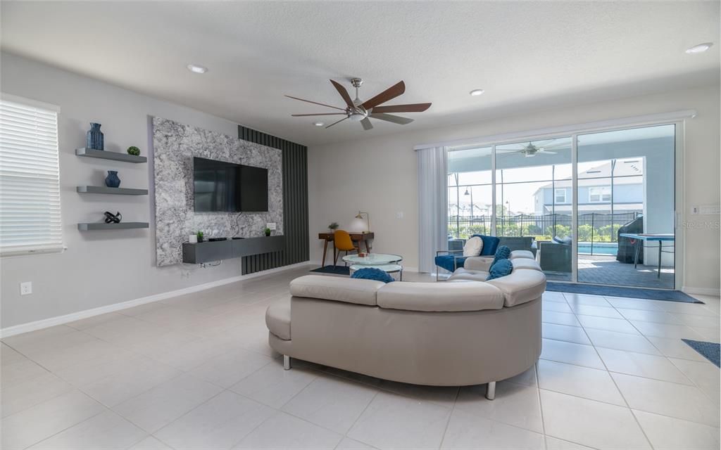 For Sale: $899,000 (8 beds, 6 baths, 4034 Square Feet)