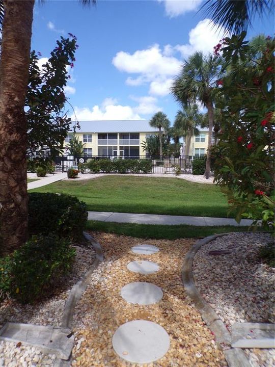 For Rent: $1,900 (3 beds, 2 baths, 1517 Square Feet)