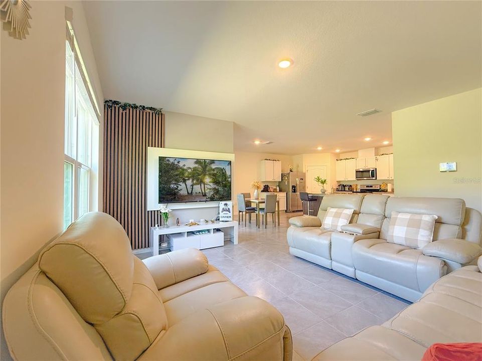 En Venta: $374,990 (4 camas, 2 baños, 1836 Pies cuadrados)