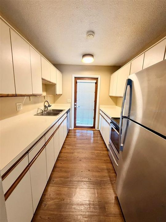 For Rent: $2,295 (3 beds, 2 baths, 1317 Square Feet)