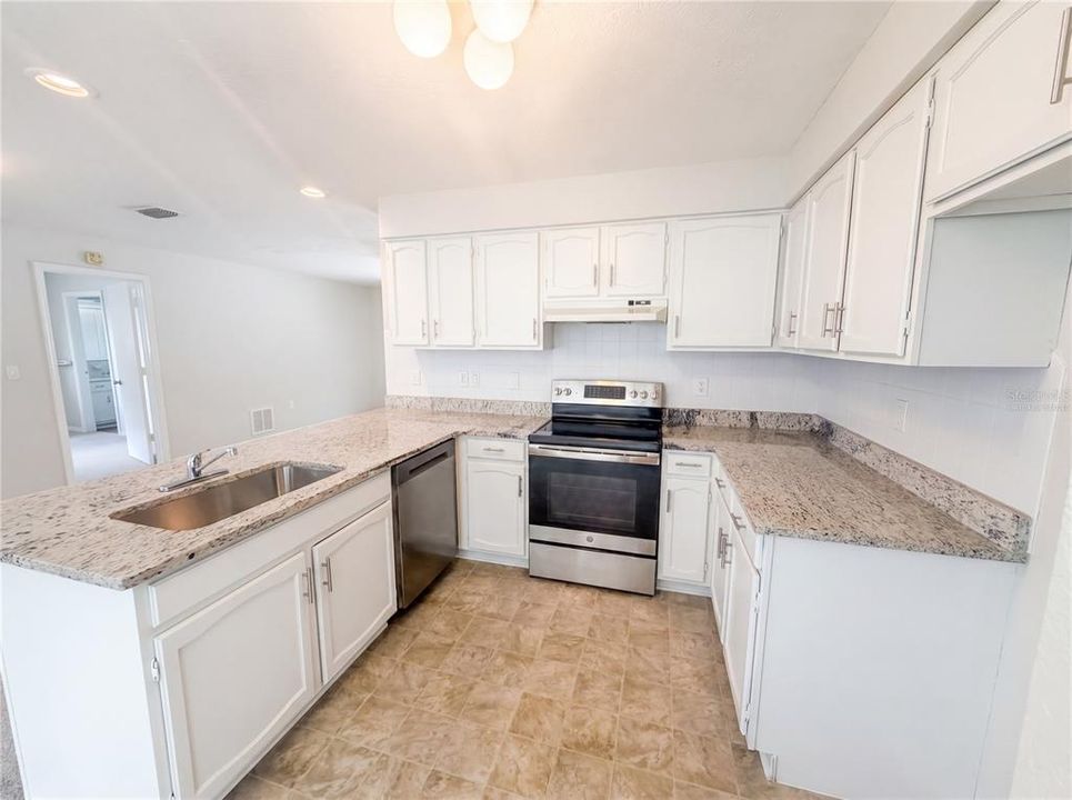 En Venta: $247,000 (2 camas, 2 baños, 1359 Pies cuadrados)
