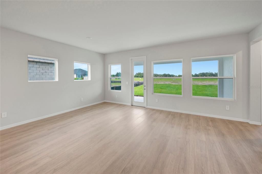 На продажу: $449,990 (3 спален, 2 ванн, 2077 Квадратных фут)