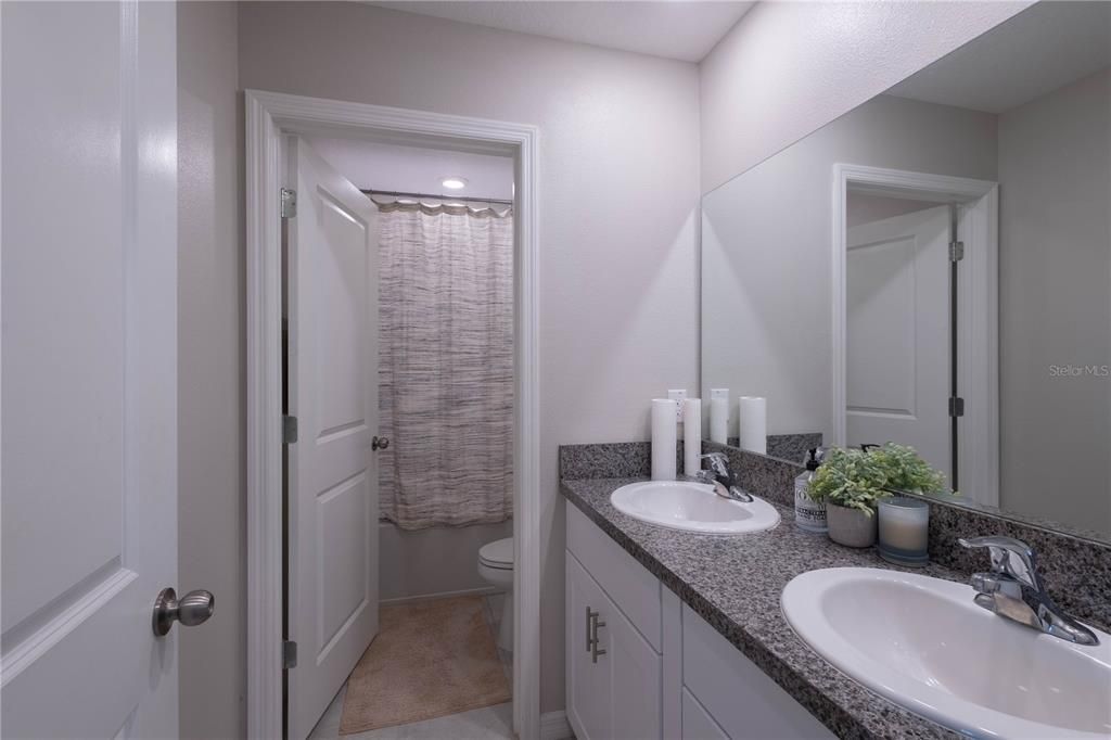 For Rent: $2,650 (5 beds, 2 baths, 2264 Square Feet)