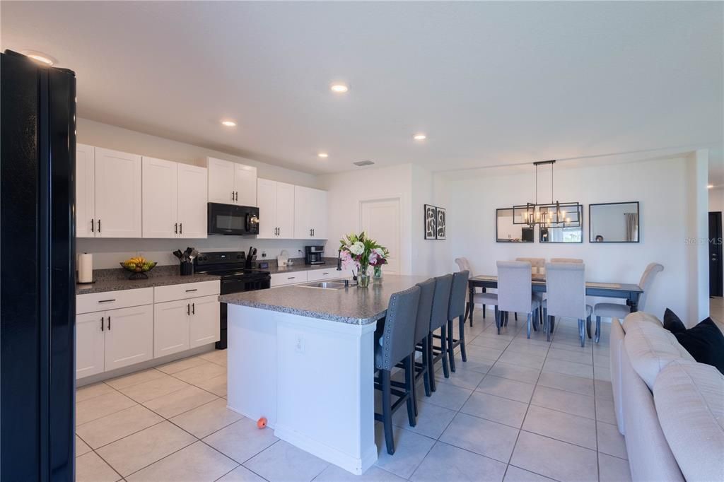 For Rent: $2,650 (5 beds, 2 baths, 2264 Square Feet)