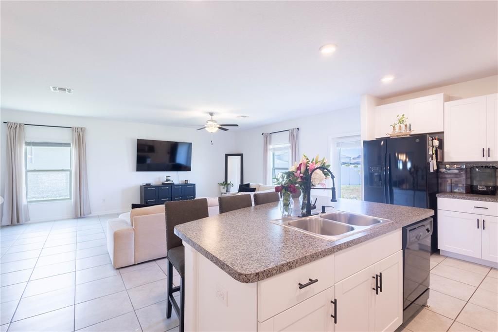 For Rent: $2,650 (5 beds, 2 baths, 2264 Square Feet)