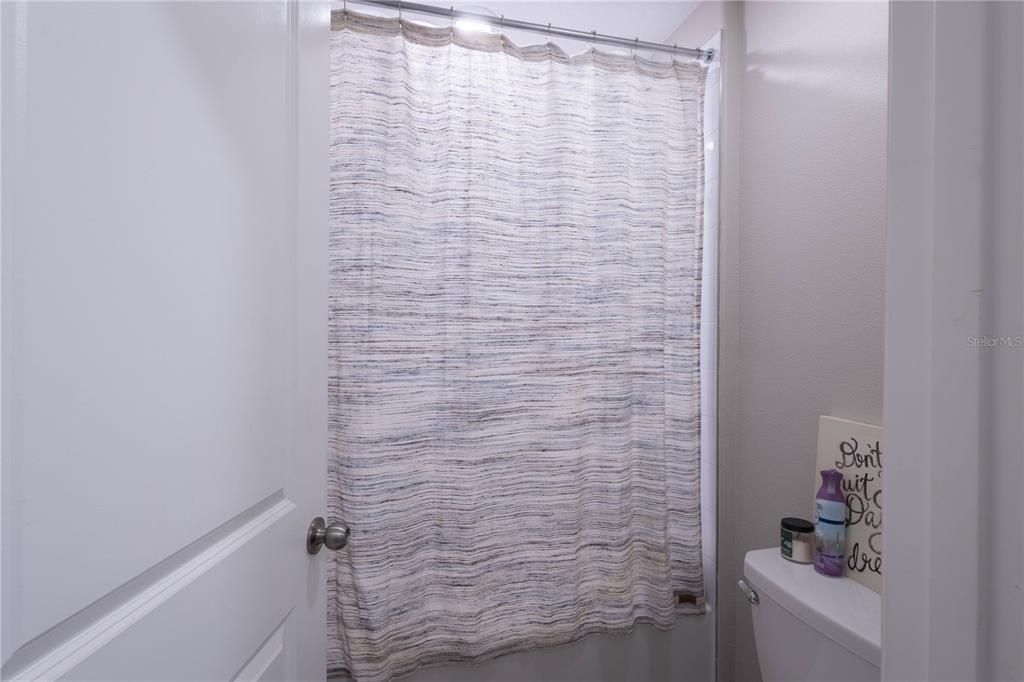 For Rent: $2,650 (5 beds, 2 baths, 2264 Square Feet)