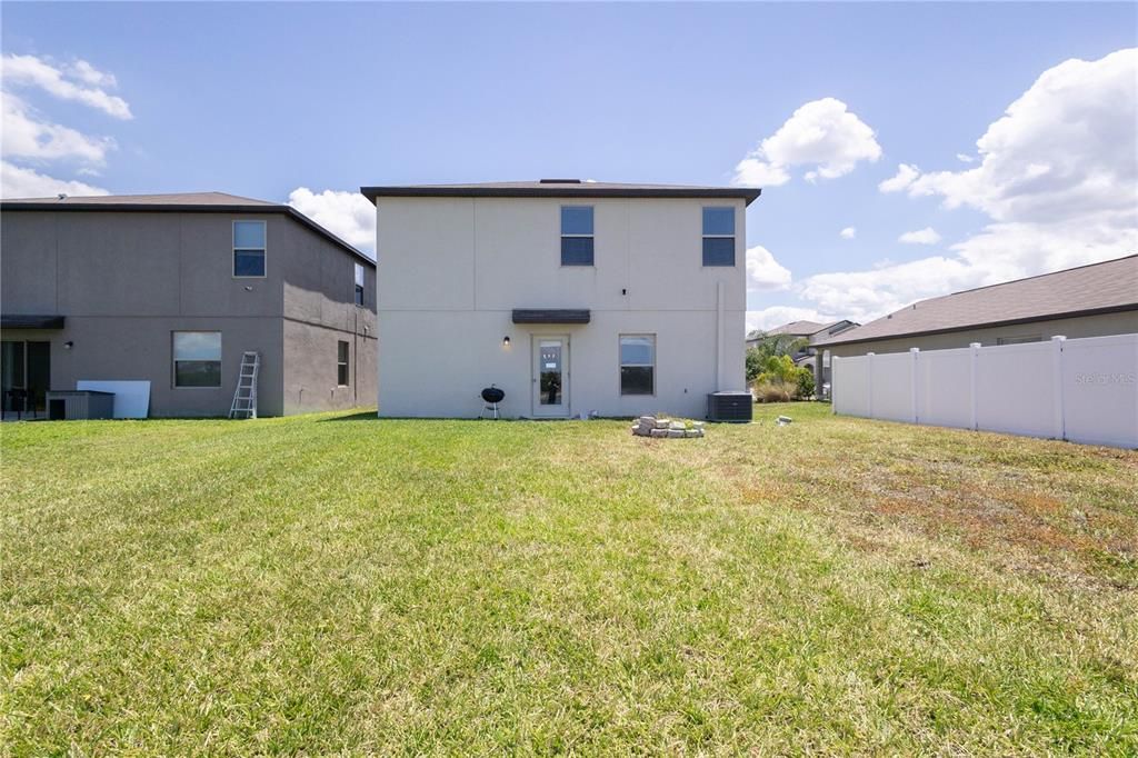 For Rent: $2,650 (5 beds, 2 baths, 2264 Square Feet)