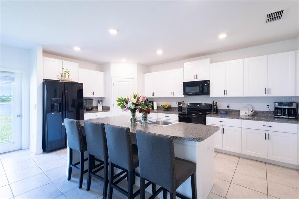 For Rent: $2,650 (5 beds, 2 baths, 2264 Square Feet)