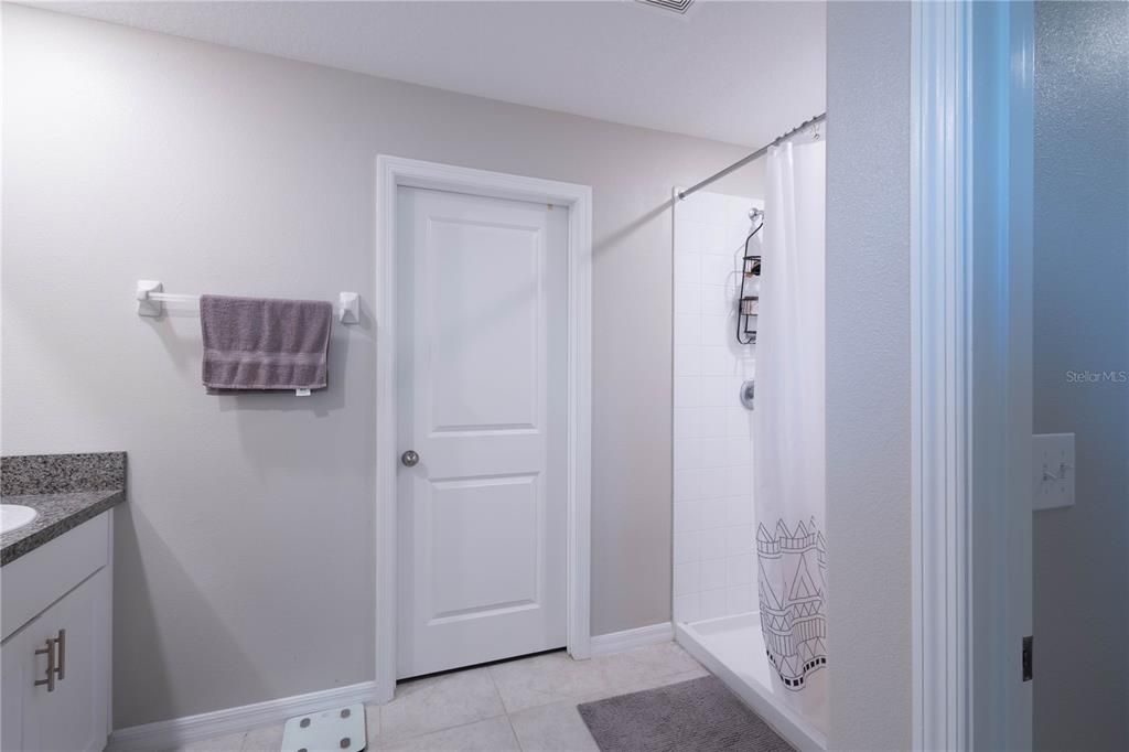 For Rent: $2,650 (5 beds, 2 baths, 2264 Square Feet)