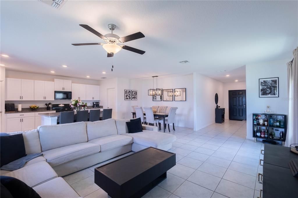 For Rent: $2,650 (5 beds, 2 baths, 2264 Square Feet)
