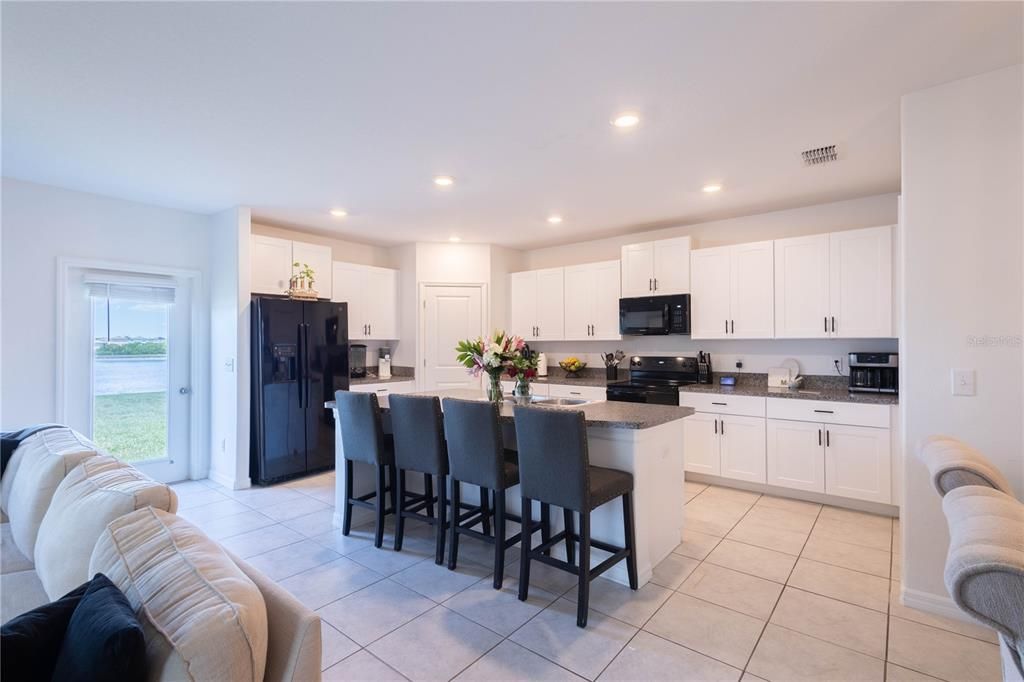 For Rent: $2,650 (5 beds, 2 baths, 2264 Square Feet)