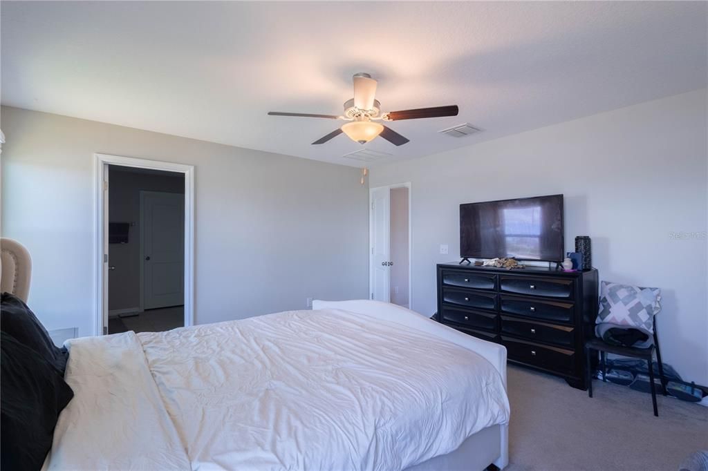 For Rent: $2,650 (5 beds, 2 baths, 2264 Square Feet)