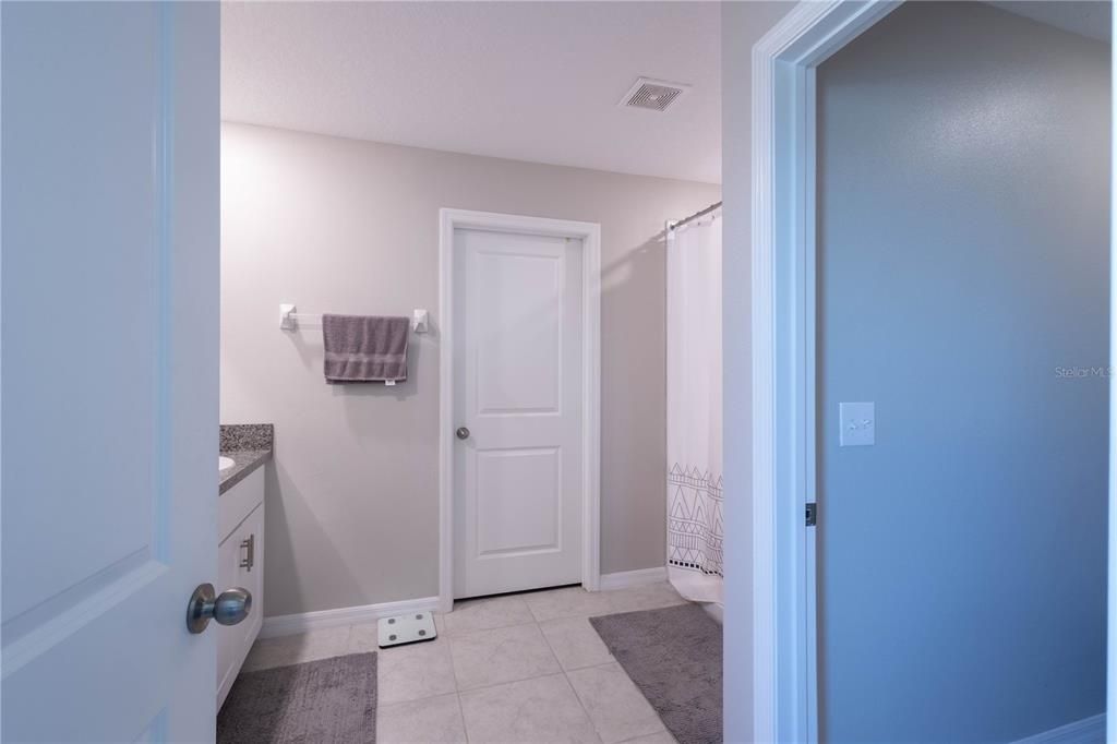 For Rent: $2,650 (5 beds, 2 baths, 2264 Square Feet)