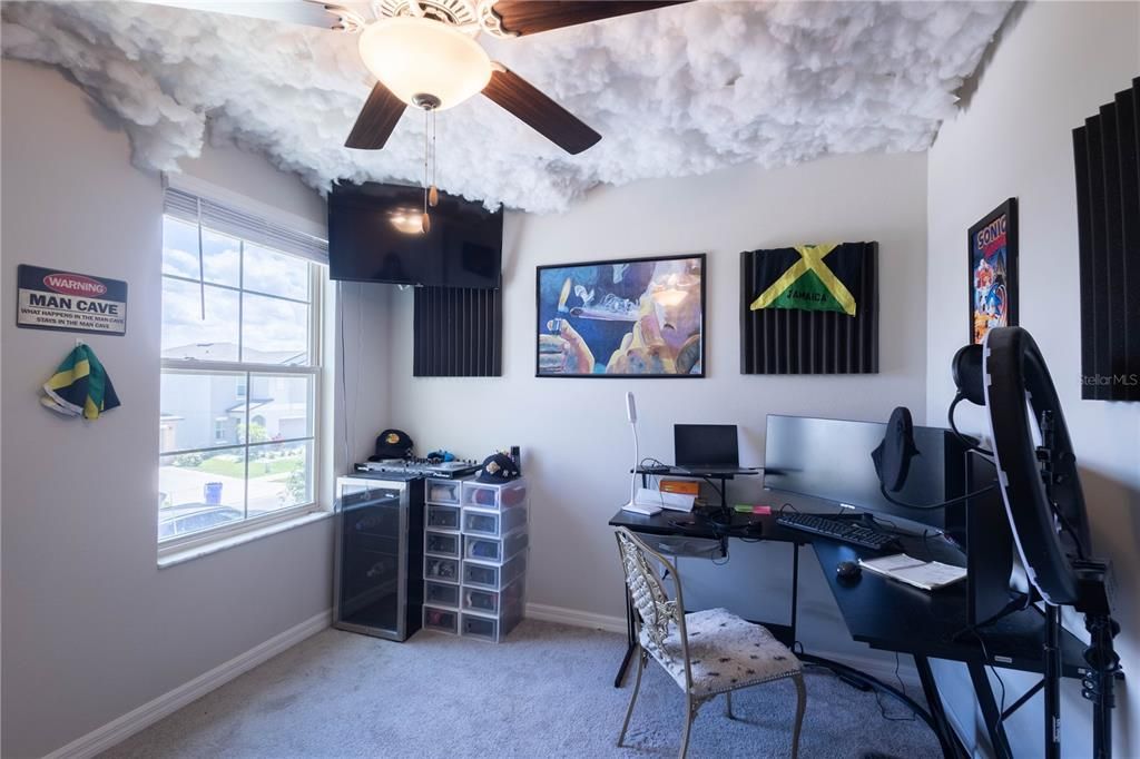 For Rent: $2,650 (5 beds, 2 baths, 2264 Square Feet)