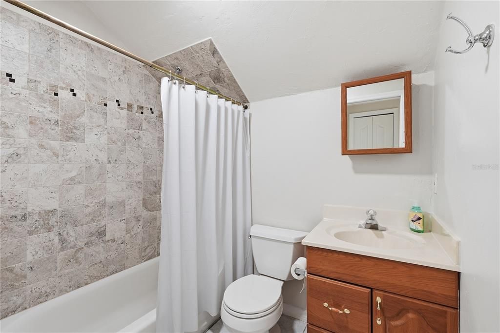 Activo con contrato: $869,900 (4 camas, 3 baños, 2860 Pies cuadrados)