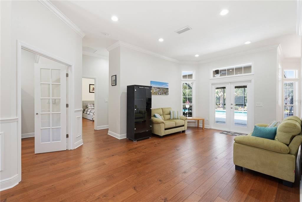 Activo con contrato: $869,900 (4 camas, 3 baños, 2860 Pies cuadrados)