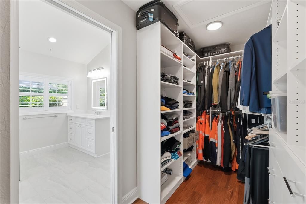 Activo con contrato: $869,900 (4 camas, 3 baños, 2860 Pies cuadrados)