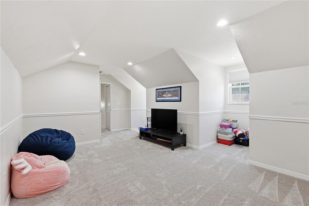 Activo con contrato: $869,900 (4 camas, 3 baños, 2860 Pies cuadrados)
