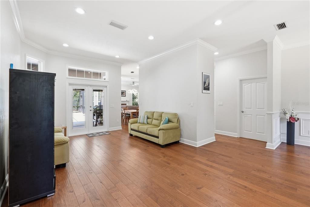 Activo con contrato: $869,900 (4 camas, 3 baños, 2860 Pies cuadrados)