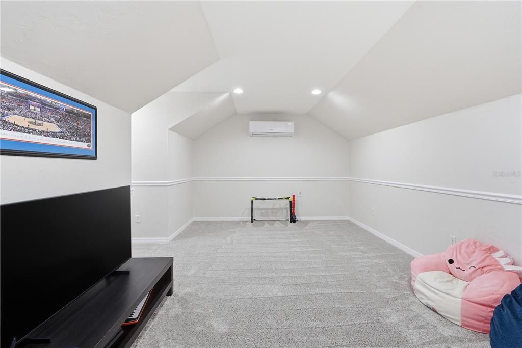 Activo con contrato: $869,900 (4 camas, 3 baños, 2860 Pies cuadrados)