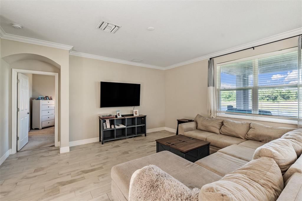 For Sale: $475,000 (5 beds, 3 baths, 2830 Square Feet)