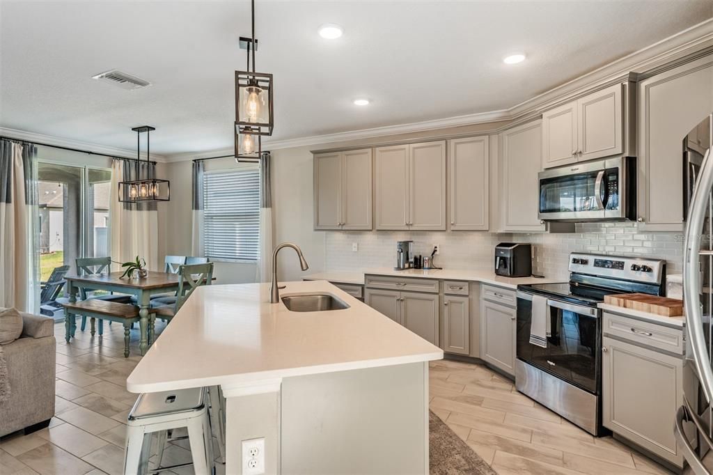 For Sale: $475,000 (5 beds, 3 baths, 2830 Square Feet)