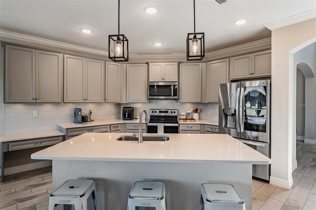 For Sale: $475,000 (5 beds, 3 baths, 2830 Square Feet)