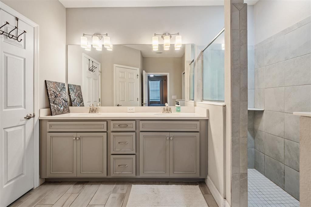 For Sale: $475,000 (5 beds, 3 baths, 2830 Square Feet)