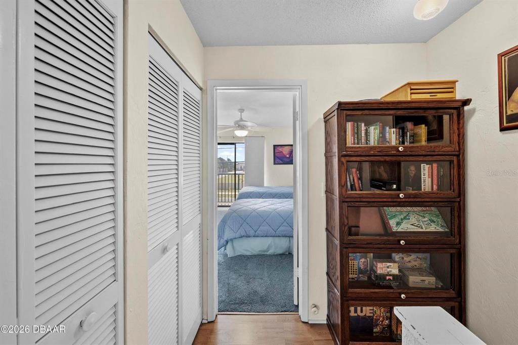 For Sale: $199,900 (2 beds, 2 baths, 570 Square Feet)