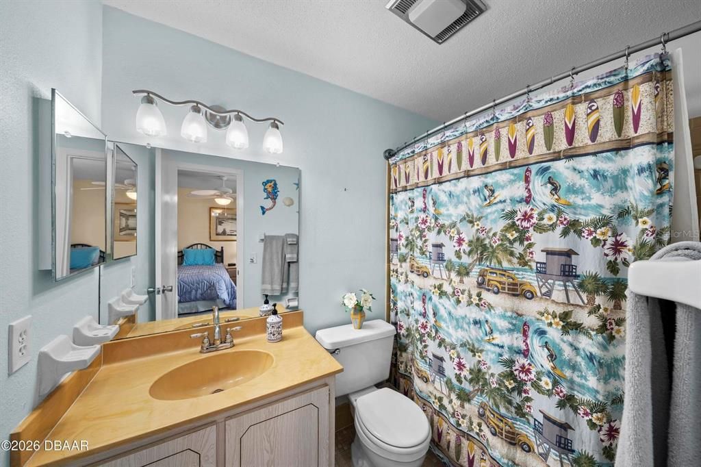 For Sale: $199,900 (2 beds, 2 baths, 570 Square Feet)