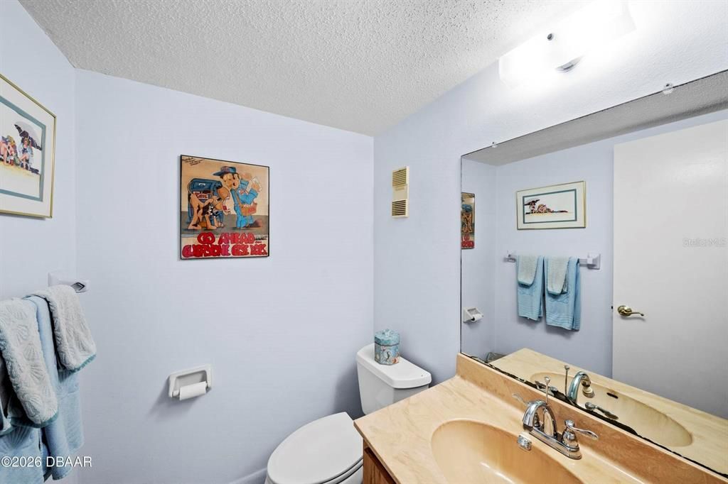 For Sale: $199,900 (2 beds, 2 baths, 570 Square Feet)