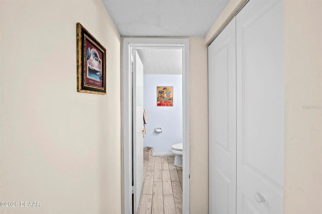 For Sale: $199,900 (2 beds, 2 baths, 570 Square Feet)