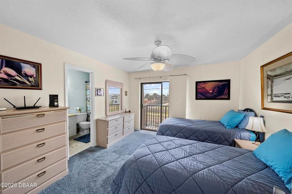 For Sale: $199,900 (2 beds, 2 baths, 570 Square Feet)